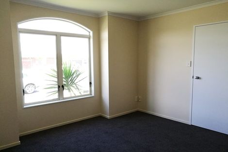 Photo of property in 24 Liddesdale Place, Papakura, 2110