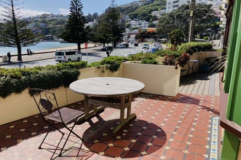 Photo of property in 186 Oriental Parade, Oriental Bay, Wellington, 6011