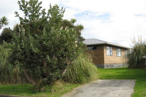 Photo of property in 19 Sarah Street, Waikawa Beach, Manakau, 5573