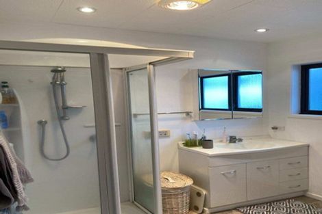 Photo of property in 2/11 Heather Place, Sunnynook, Auckland, 0620