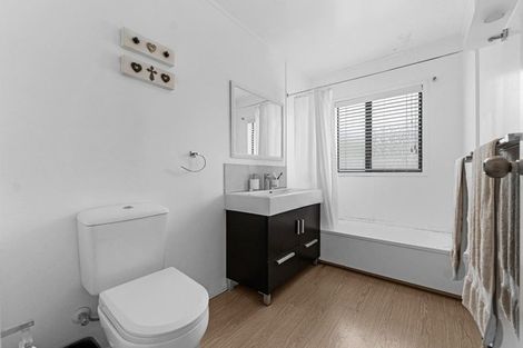 Photo of property in 2/20 Hill Crescent, Papakura, 2110