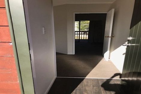 Photo of property in 5 San Bernadino Drive, Henderson, Auckland, 0612