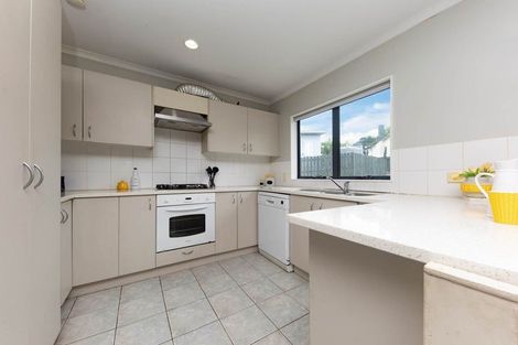 Photo of property in 24a Fruitvale Road, New Lynn, Auckland, 0600