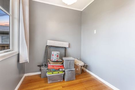 Photo of property in 15 Paton Avenue, Te Atatu South, Auckland, 0610