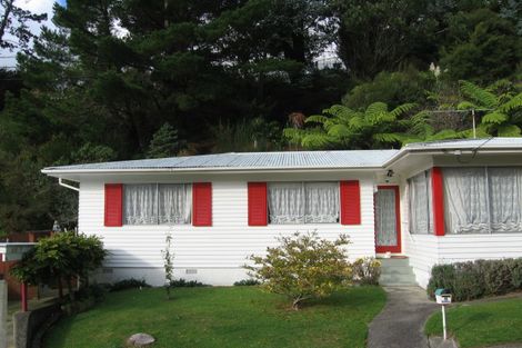 Photo of property in 17 Thomson Grove, Stokes Valley, Lower Hutt, 5019