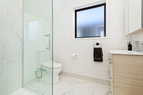 Photo of property in 4/182 Cambridge Terrace, Fairfield, Lower Hutt, 5011