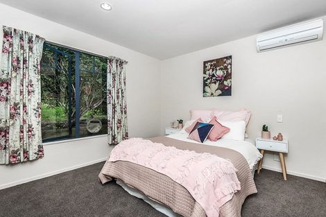 Photo of property in 2 Samuel Parnell Road, Karori, Wellington, 6012