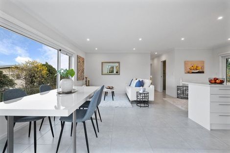 Photo of property in 1/28a Ravenwood Drive, Forrest Hill, Auckland, 0620