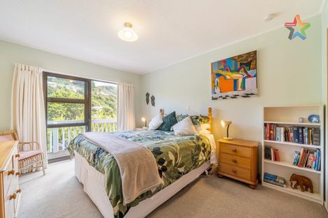 Photo of property in 42 Matuhi Street, Tirohanga, Lower Hutt, 5010