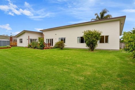 Photo of property in 17 Tudor Grove, Whitianga, 3510