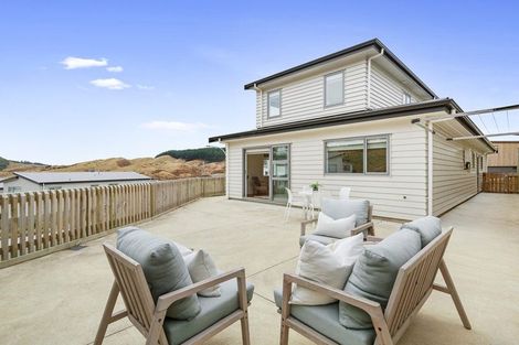 Photo of property in 127 Amesbury Drive, Churton Park, Wellington, 6037