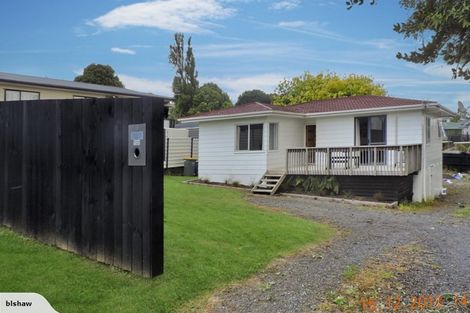 Photo of property in 6 Solea Road, Sunnyvale, Auckland, 0612