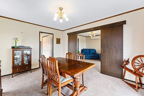 Photo of property in 18 Kennedy Avenue, Forrest Hill, Auckland, 0620