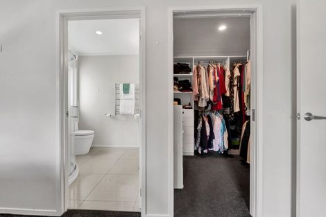 Photo of property in 28 Paynters Avenue, Strandon, New Plymouth, 4312