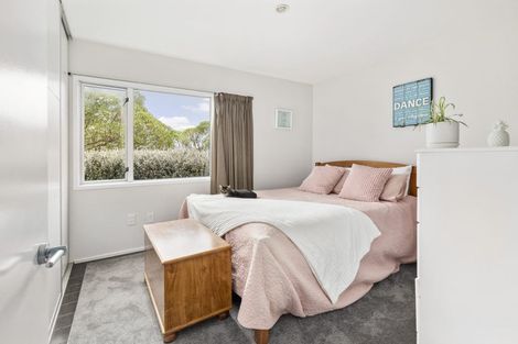 Photo of property in 5 Cavalry Close, Crofton Downs, Wellington, 6035