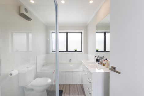 Photo of property in 4 Cyprus Place, Fitzherbert, Palmerston North, 4410