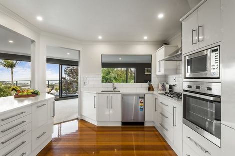 Photo of property in 32a Knights Road, Rothesay Bay, Auckland, 0630