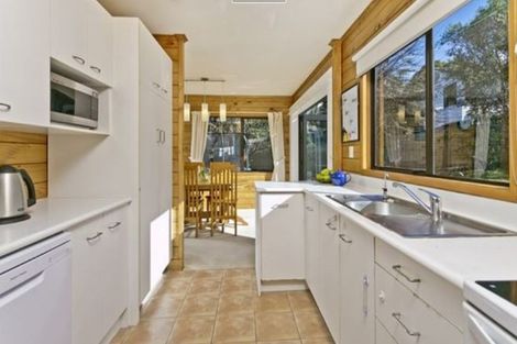 Photo of property in 12 Thalia Place, Totara Vale, Auckland, 0629