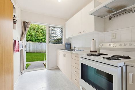 Photo of property in 10/16 Willerton Avenue, New Lynn, Auckland, 0600