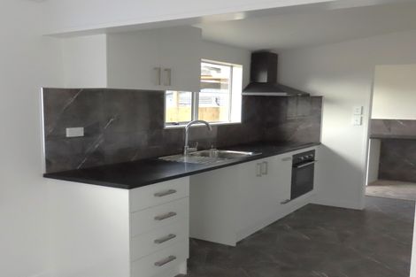 Photo of property in 77 Chichester Drive, Rosehill, Papakura, 2113