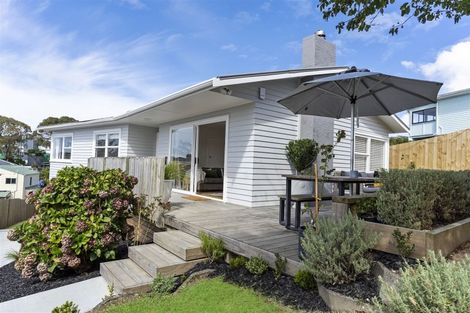 Photo of property in 15 Camelot Place, Glenfield, Auckland, 0629