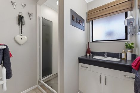 Photo of property in 16 Fraser Court, Roslyn, Palmerston North, 4414