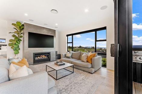 Photo of property in 20 Woodridge Drive, Stanmore Bay, Whangaparaoa, 0932