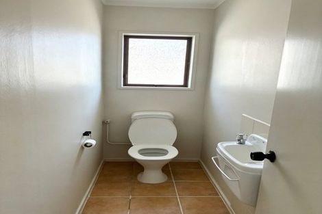 Photo of property in 144 Prince Regent Drive, Half Moon Bay, Auckland, 2012