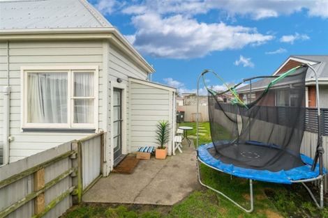 Photo of property in 35 Burns Street, South Dunedin, Dunedin, 9012