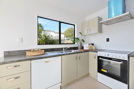 Photo of property in 2/33 Lavelle Road, Henderson, Auckland, 0612