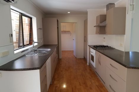 Photo of property in 65 Kurnell Drive, Botany Downs, Auckland, 2010