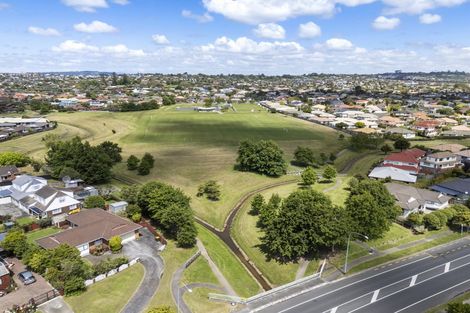 Photo of property in 146 Botany Road, Botany Downs, Auckland, 2010