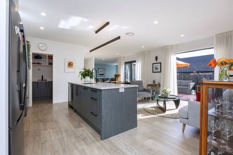 Photo of property in 18 Jane Maree Road, Kumeu, 0810