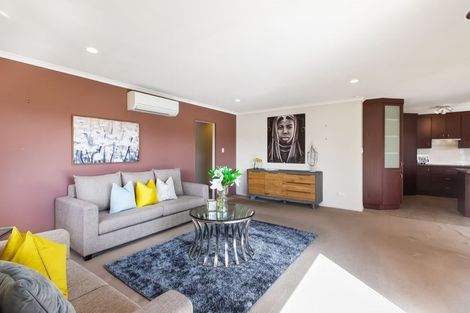 Photo of property in 15 Carisbrook Crescent, Papakura, 2110