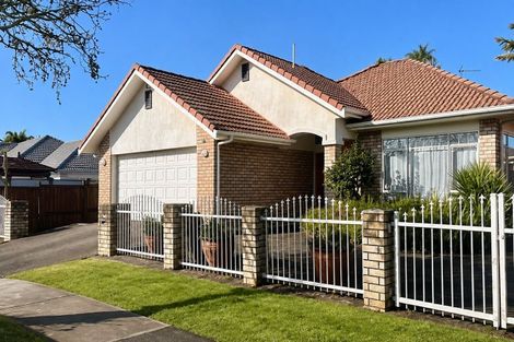 Photo of property in 14 Corta Bella Place, Golflands, Auckland, 2013
