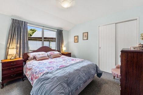 Photo of property in 19 Edgewater Street, Waikanae, 5036