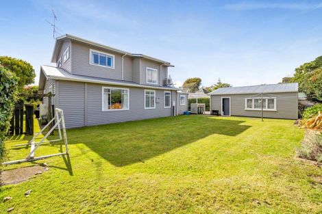 Photo of property in 77 Govett Avenue, Frankleigh Park, New Plymouth, 4310