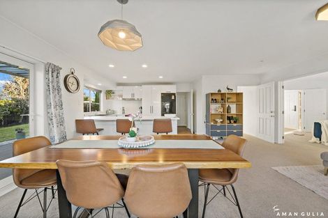 Photo of property in 6 Lorikeet Place, Unsworth Heights, Auckland, 0632