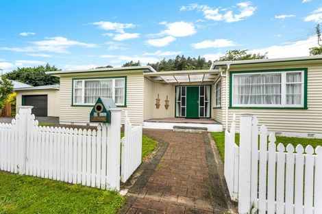 Photo of property in 33 Peel Place, Wainuiomata, Lower Hutt, 5014