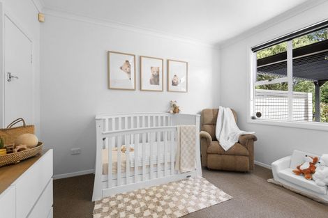 Photo of property in 11 Durham Crescent, Palmerston North, 4414