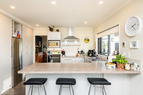 Photo of property in 4a Silkwood Place, Fitzherbert, Palmerston North, 4410