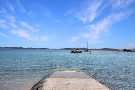 Photo of property in 17 Tapeka Heights Lane, Russell, 0202