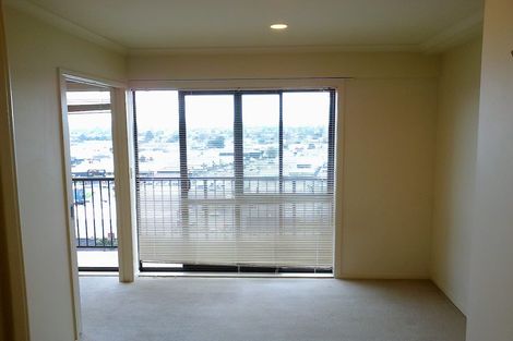 Photo of property in The Rennaissance, 14h/18 Ronwood Avenue, Manukau, Auckland, 2104