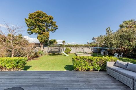 Photo of property in 33 Pupuke Road, Birkenhead, Auckland, 0627