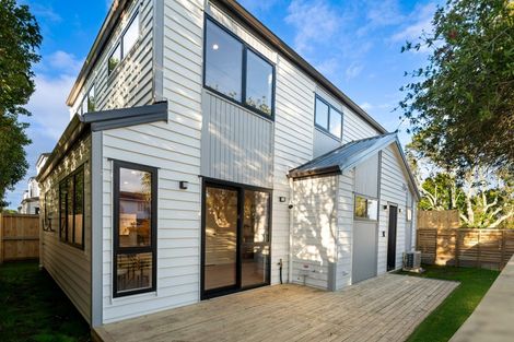 Photo of property in 8b Deuxberry Avenue, Northcote, Auckland, 0627