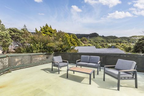 Photo of property in 18 Hampton Hill Road, Tawa, Wellington, 5028