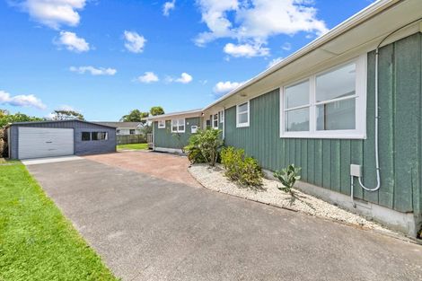 Photo of property in 137 Henderson Valley Road, Henderson, Auckland, 0612