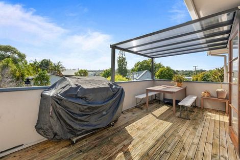 Photo of property in 2 Rata Road, Stanmore Bay, Whangaparaoa, 0932