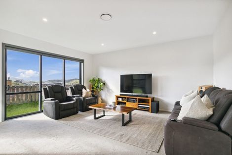 Photo of property in 17 Prestbury Grove, Churton Park, Wellington, 6037