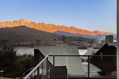 Photo of property in 11 Highview Terrace, Queenstown, 9300